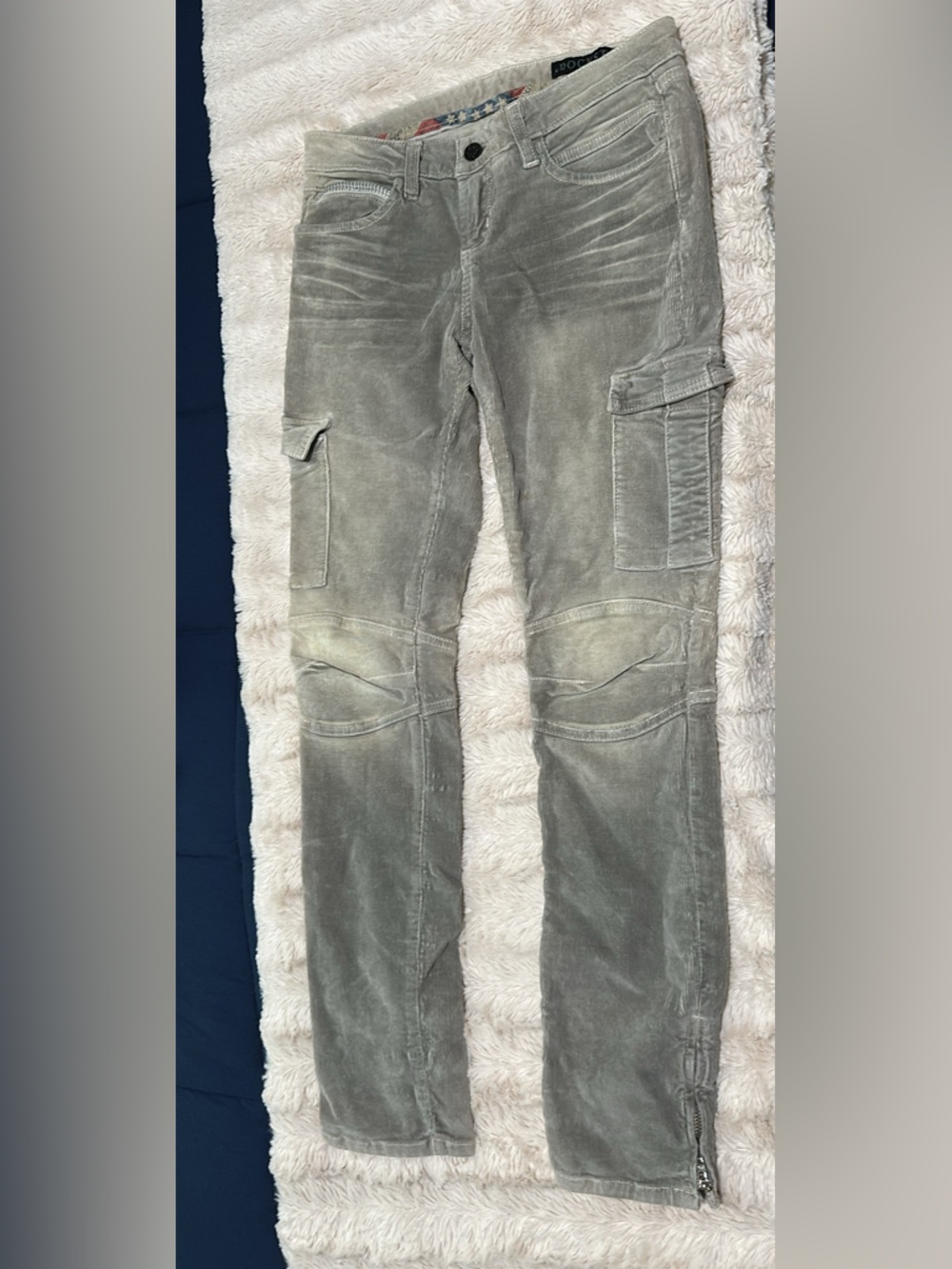 Women’s Straight Leg Cargo Jeans in Light Olive - Unbranded